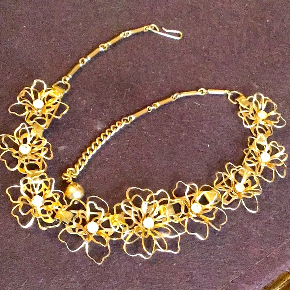 #Vintage metal flower necklace